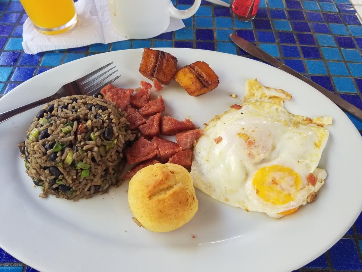 Monte Campana Jaco Hotel Buitenkant foto